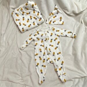Old Navy Pineapple Print Baby Set